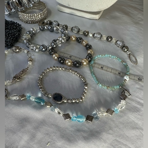 Large group of pearl bead and sparkly rhinestone bracelets - Picture 6 of 9